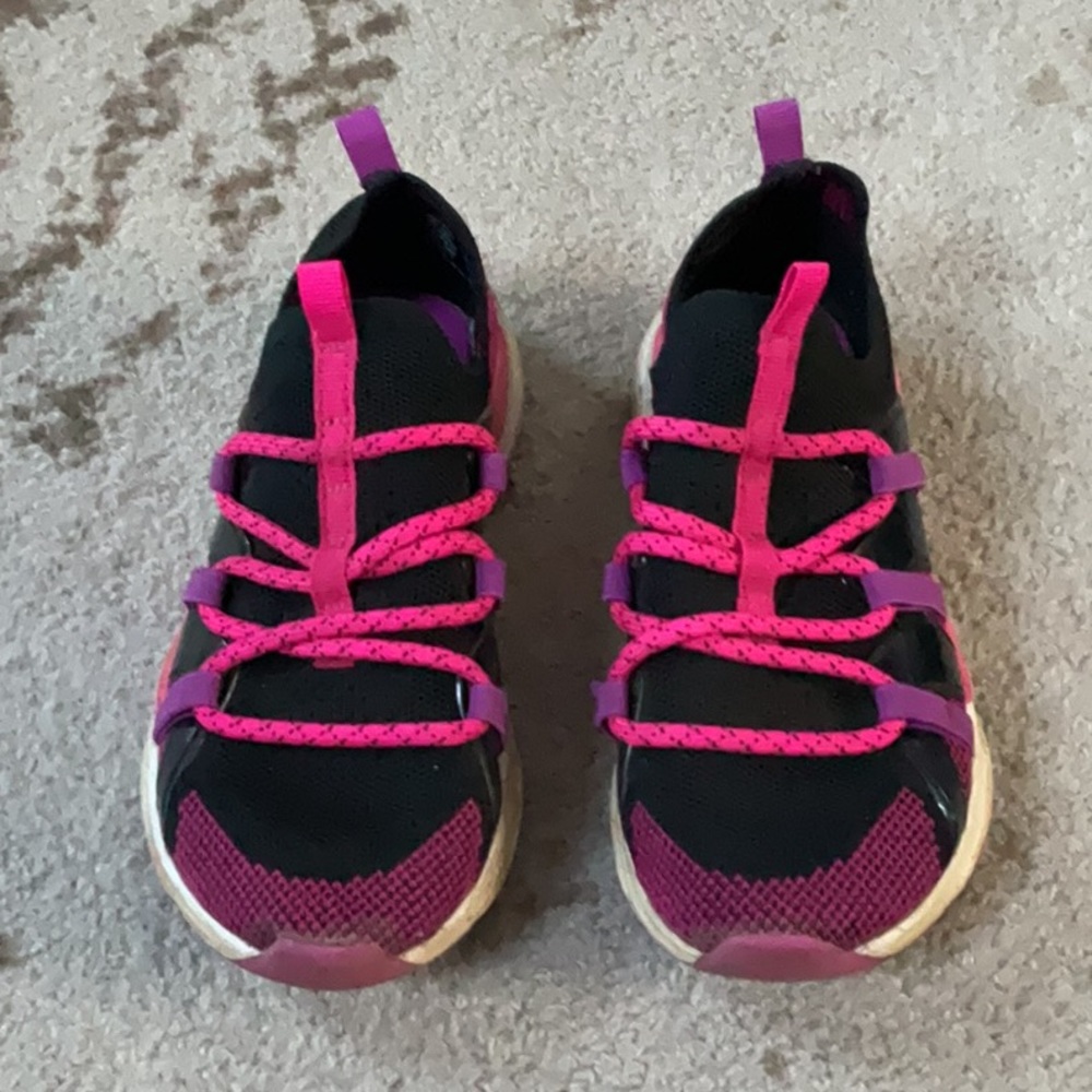 Girls sneakers
